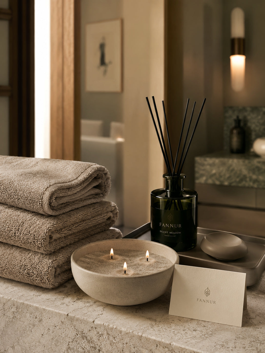 FANNUR hospitality setting met handdoeken, geur, kaarslicht en wanddecoratie